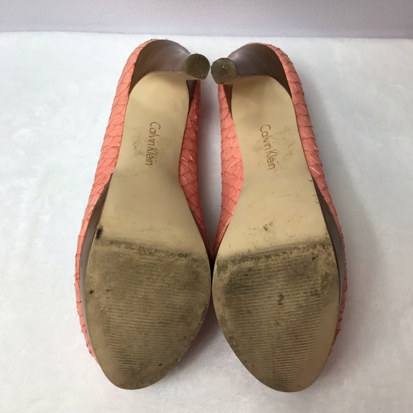 Calvin Klein - KENDALL Fish Skin Pump in Apricot - Picture 4 of 5